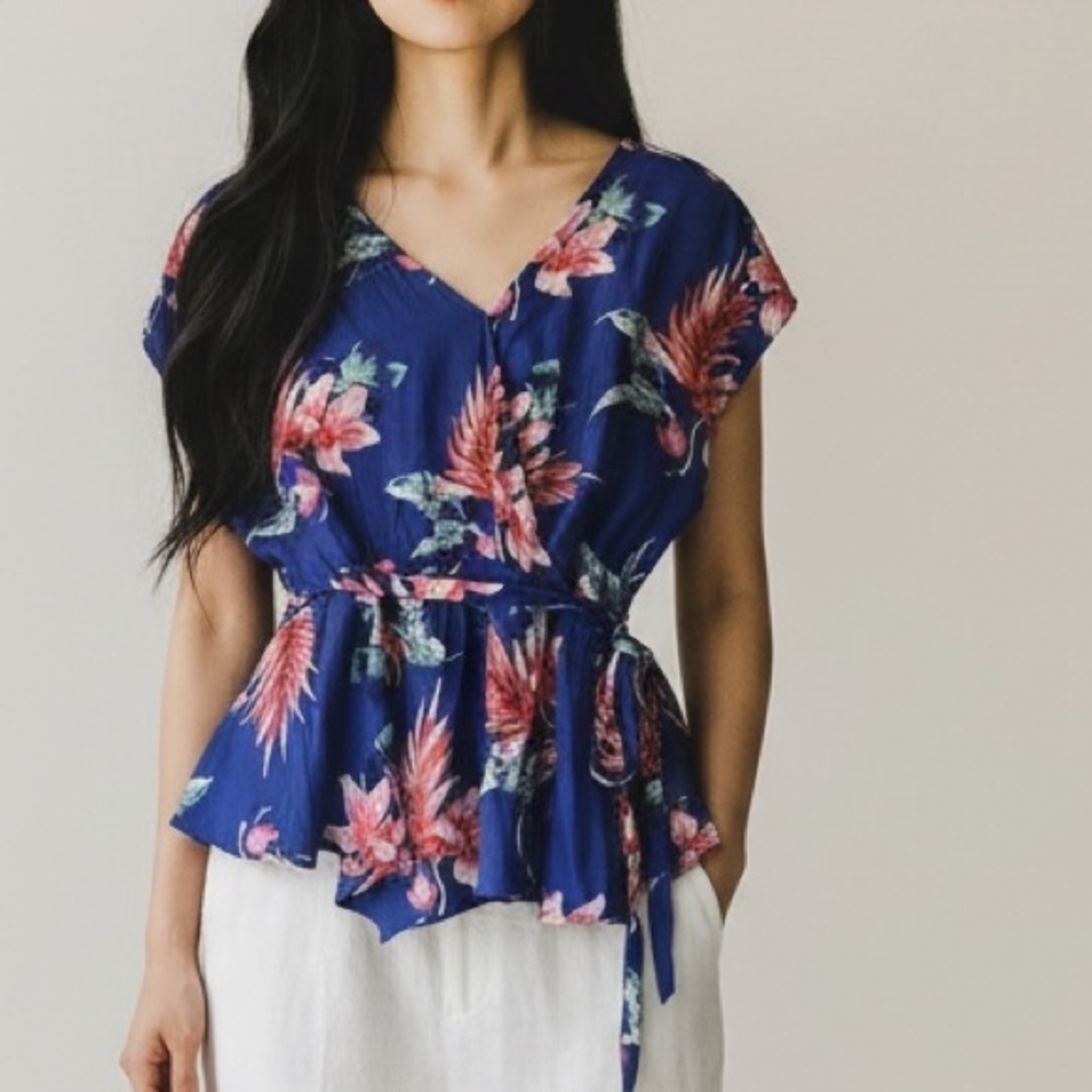 Style Envy Blue Tropical Wrap Style Blouse Island Resortwear Vacation Top